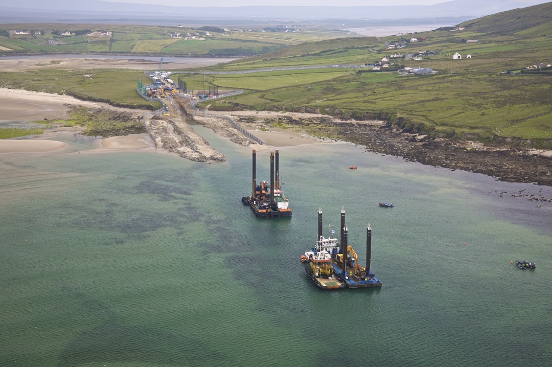 backhoe bhd dredging shore crossing